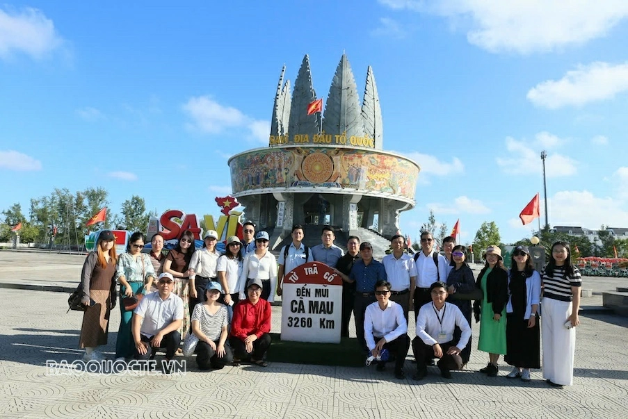 Enhancing knowledge on territorial borders through field experience in Mong Cai, Quang Ninh