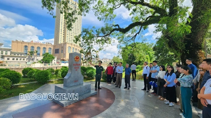 Enhancing knowledge on territorial borders through field experience in Mong Cai, Quang Ninh