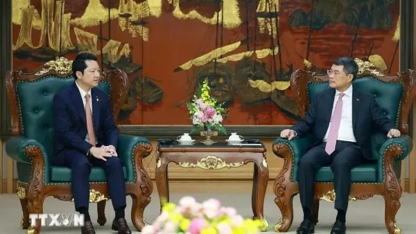 Prime Minister Le Minh Hung receives Cambodian Minister of Inspection in Hanoi