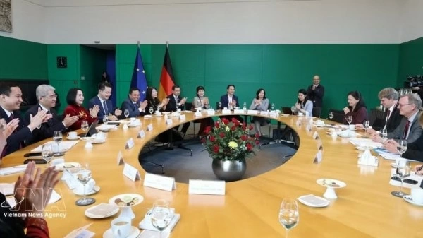 Vietnam, Germany strengthen political trust, promote substantive cooperation