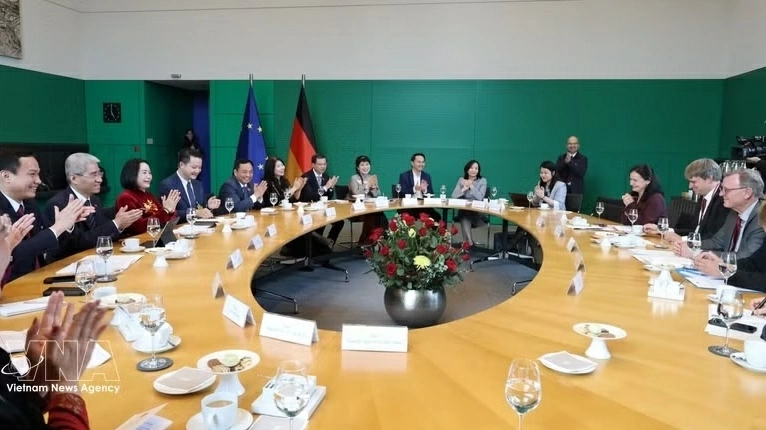 Vietnam, Germany strengthen political trust, promote substantive cooperation