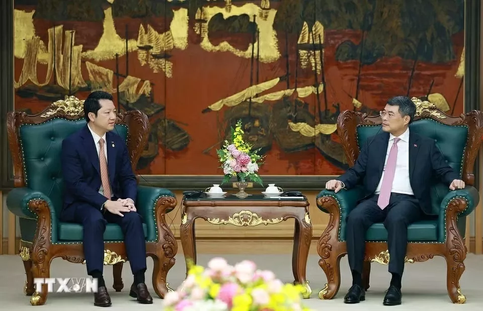 Prime Minister Le Minh Hung receives Cambodian Minister of Inspection in Hanoi