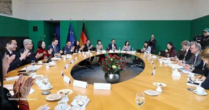 Vietnam, Germany strengthen political trust, promote substantive cooperation