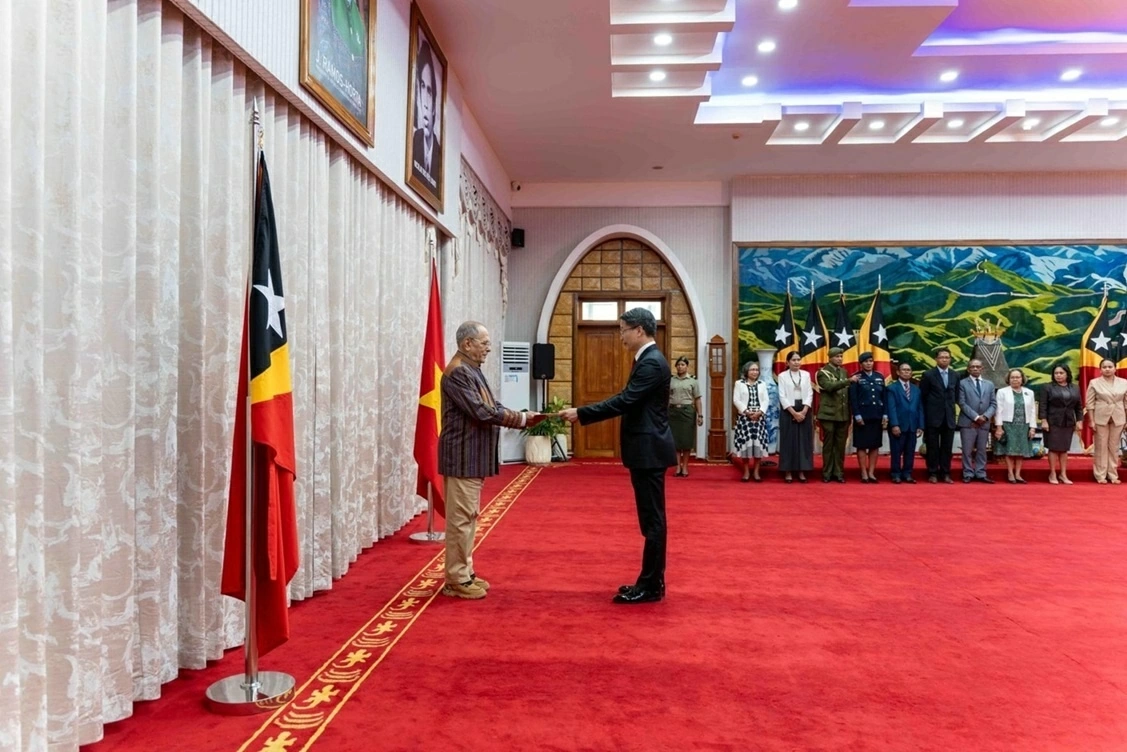 Ambassador Pham Binh Dam presents Credentials to Timor-Leste President José Ramos-Horta Ambassador Pham Binh Dam presents Credentials to Timor-Leste President José Ramos-Horta