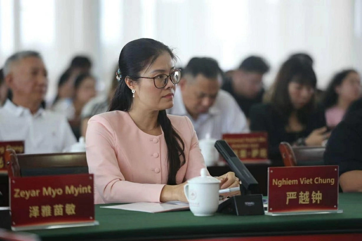 Vietnamese Consulate General in Kunming attends seminar 'science - technology illuminates youth, joining hands to create a bright future'