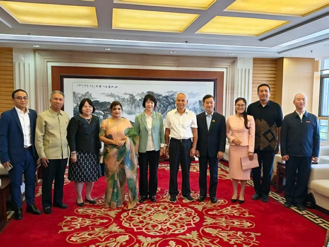 Vietnamese Consulate General in Kunming attends seminar 'science - technology illuminates youth, joining hands to create a bright future'
