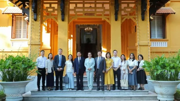 The World and Vietnam Report fosters substantive cooperation with Guangxi Daily