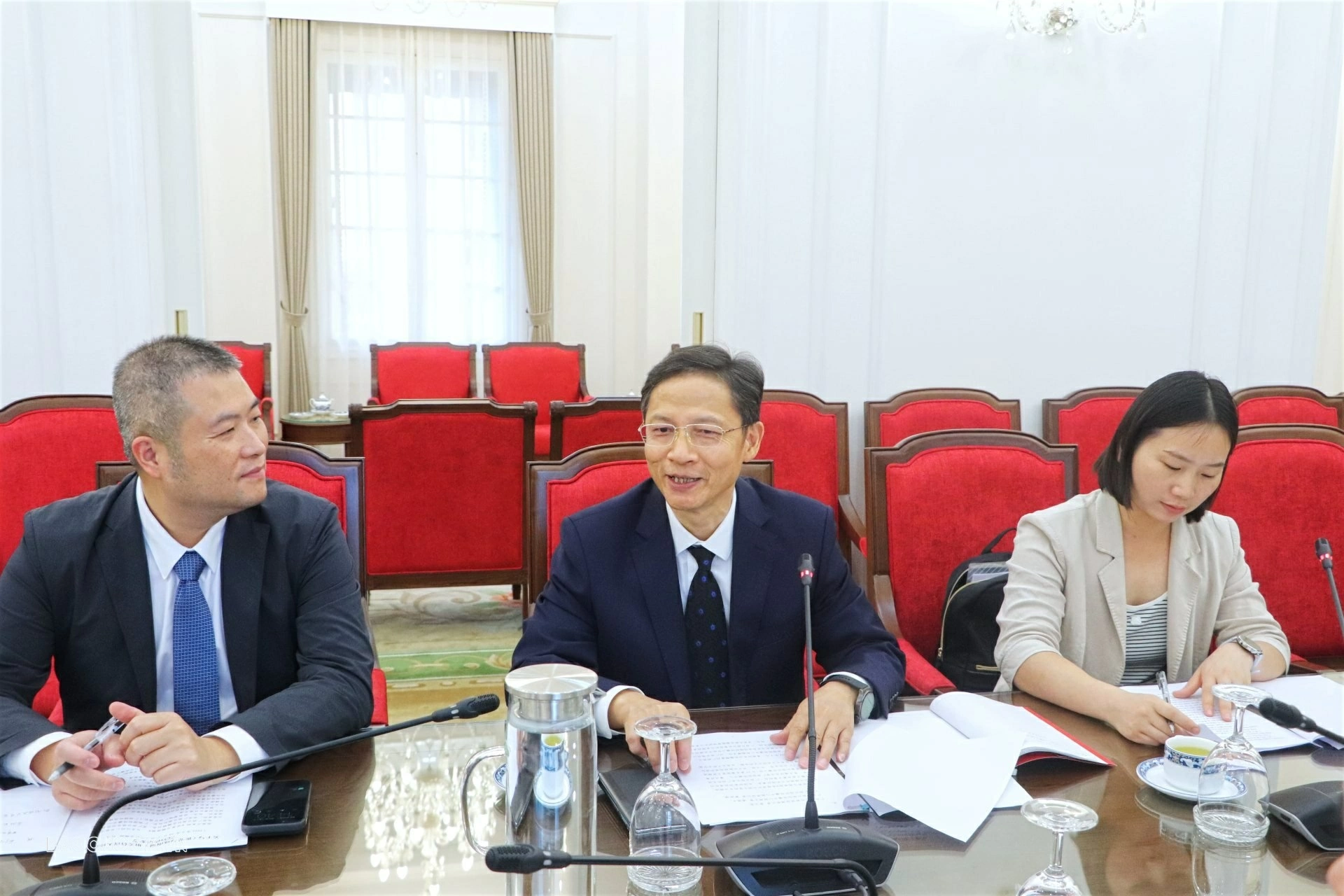 The World and Vietnam Report fosters substantive cooperation with Guangxi Daily