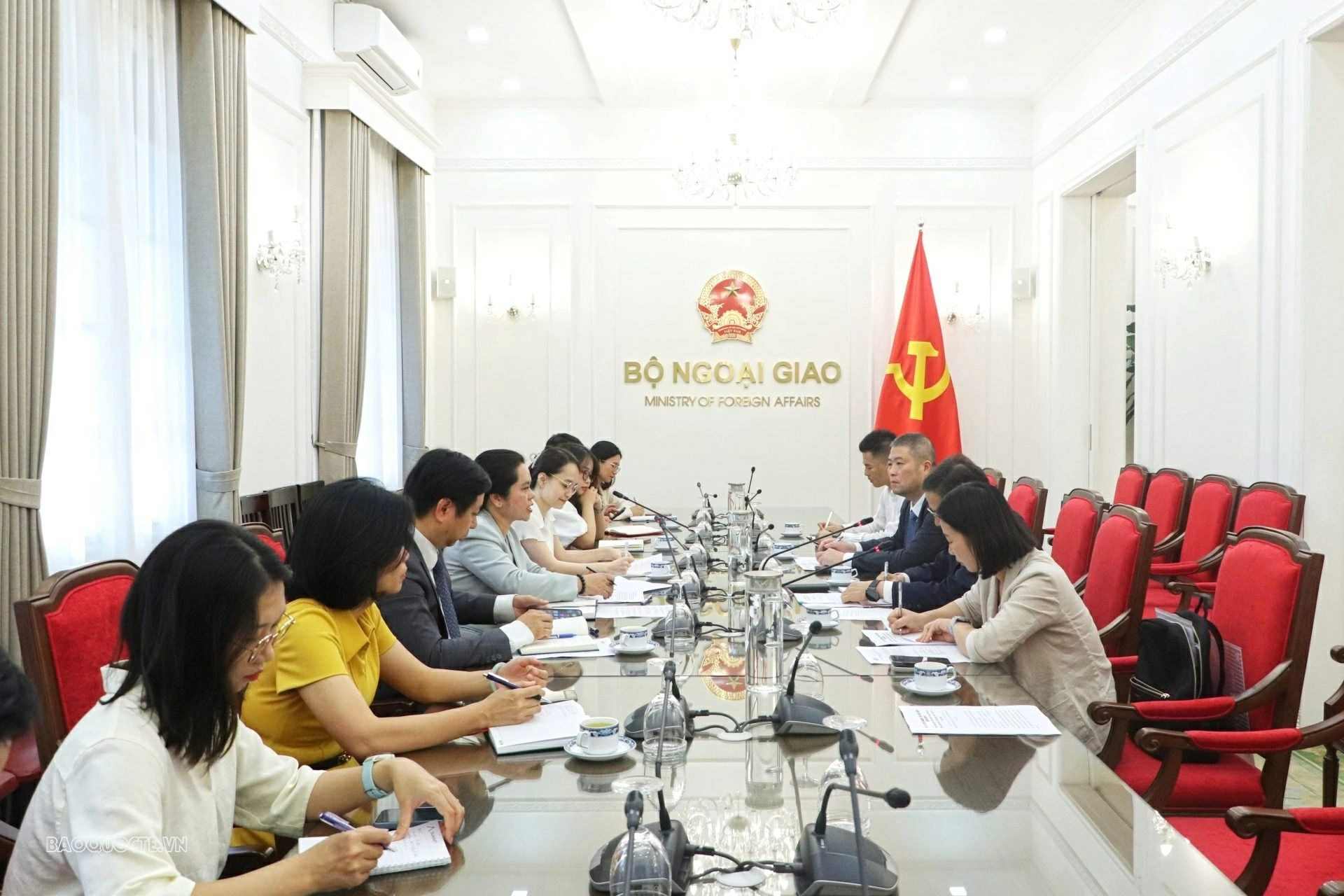 The World and Vietnam Report fosters substantive cooperation with Guangxi Daily