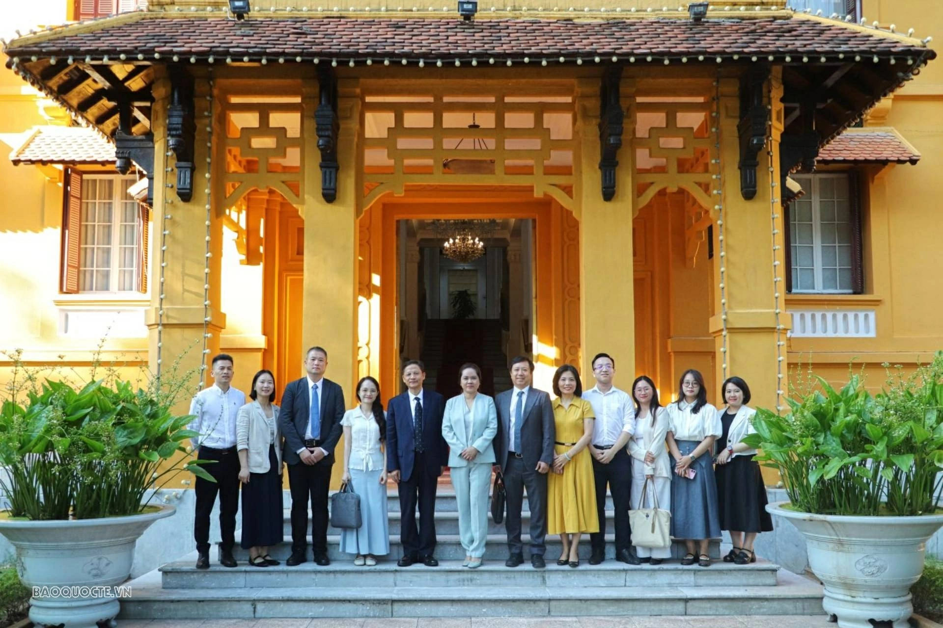 The World and Vietnam Report fosters substantive cooperation with Guangxi Daily