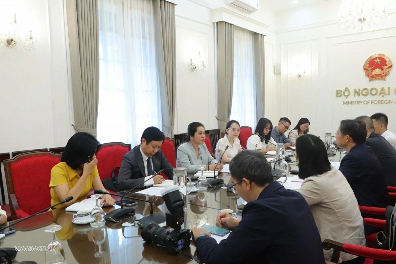 The World and Vietnam Report fosters substantive cooperation with Guangxi Daily