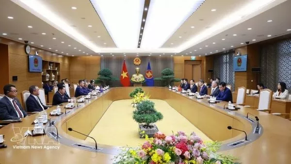 Prime Minister Le Minh Hung meets ASEAN delegates on cooperation against criminal fugitives
