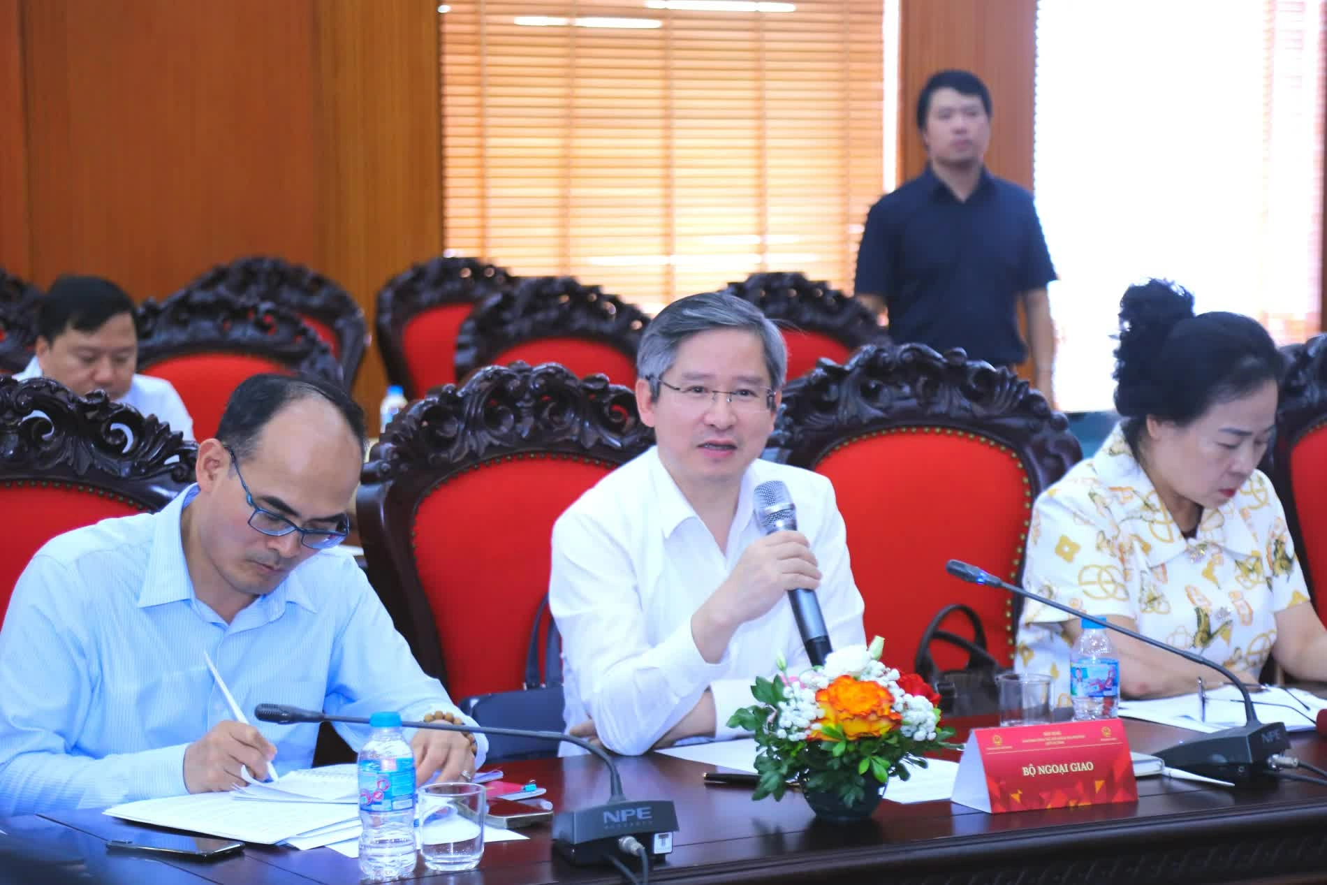 Vietnam steps up central-local coordination to advance foreign affairs for development