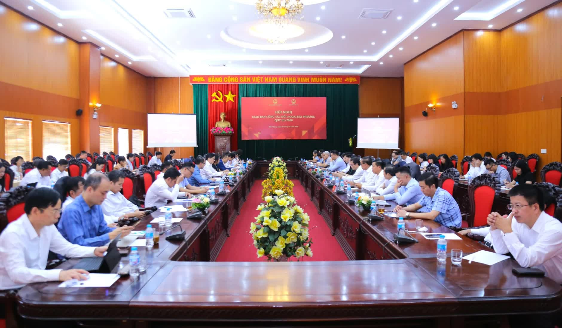 Vietnam steps up central-local coordination to advance foreign affairs for development