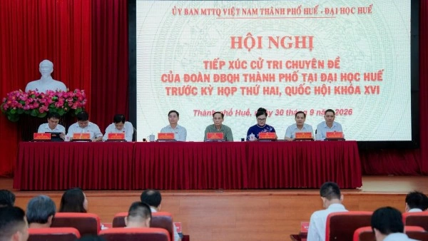 Ủy viên Bộ Chính trị, Bộ trưởng Bộ Ngoại giao Lê Hoài Trung tiếp xúc cử tri tại thành phố Huế