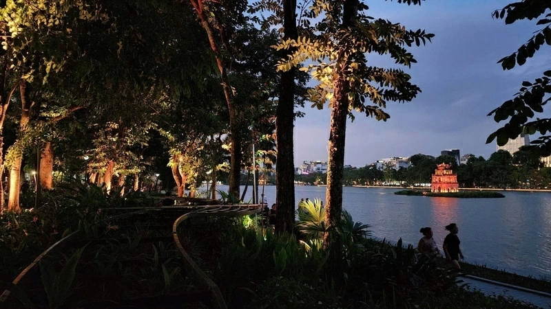 Introducing the 'Dai lua ky uc' art space by Hoan Kiem Lake to locals and visitors