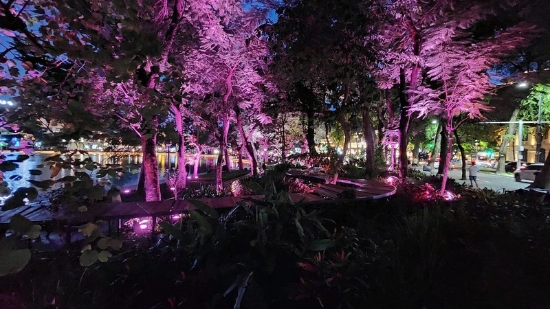 Introducing the 'Dai lua ky uc' art space by Hoan Kiem Lake to locals and visitors