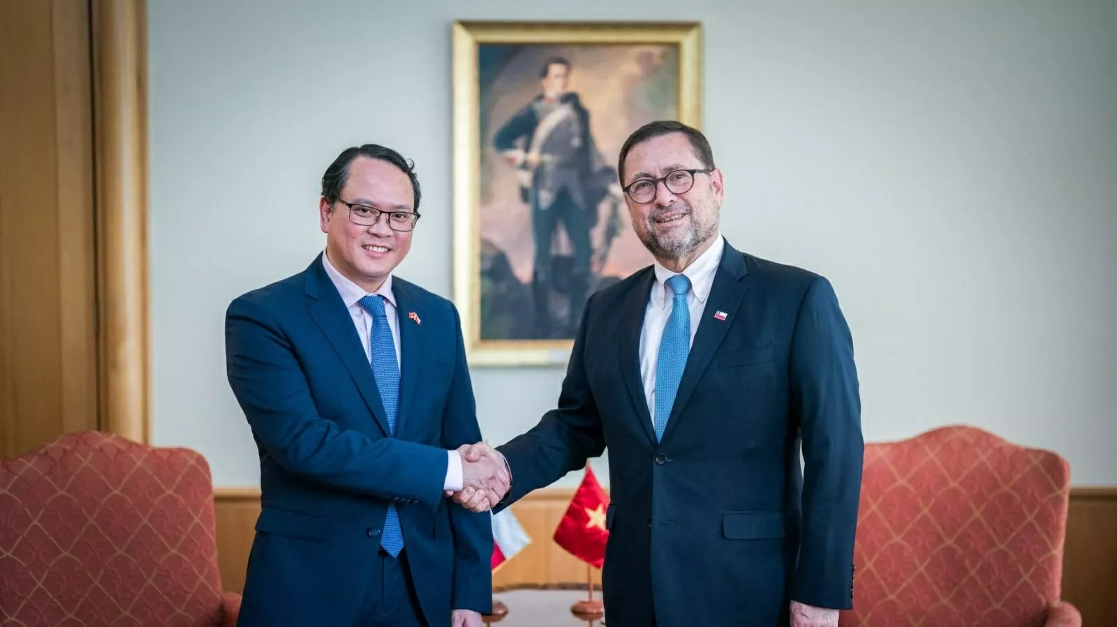 Ambassador Nguyen Viet Cuong meets Chilean Foreign Minister Francisco Pérez Mackenna to promote bilateral and regional cooperation