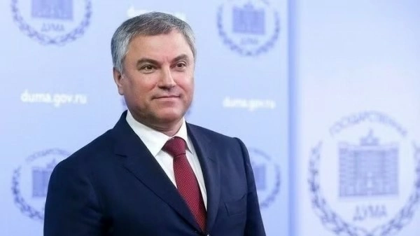 NA President Tran Thanh Man congratulates re-elected Russian State Duma Chairman
