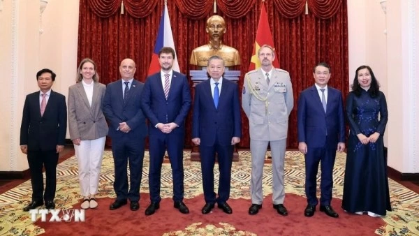 General Secretary, President To Lam receives Ambassadors to present Credentials