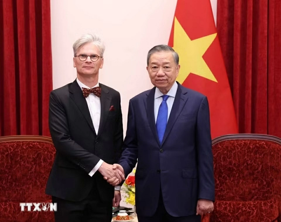 General Secretary, President To Lam receives Ambassadors to present Credentials