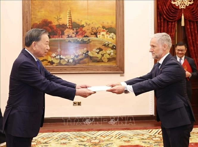 General Secretary, President To Lam receives Ambassadors to present Credentials