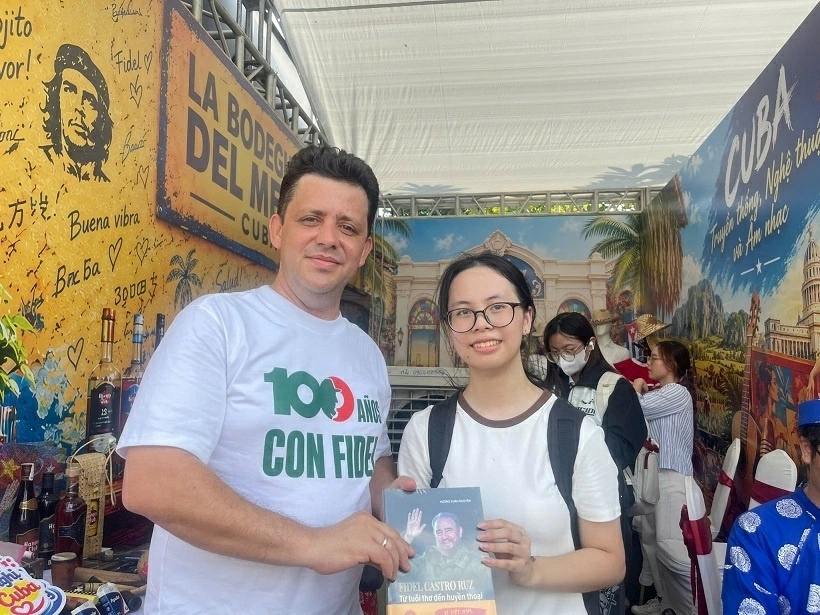 International friends impressed by Hanoi’s 2nd World Culture Festival