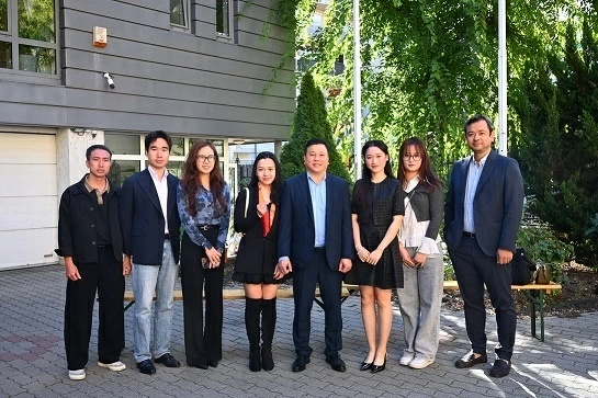 Vietnamese Embassy in Hungary supports new generation of students