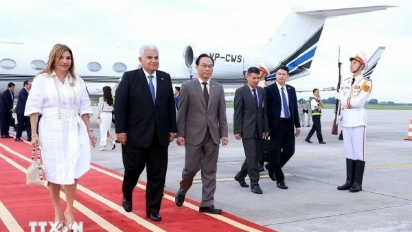 Panamanian President José Raúl Mulino and spouse begin official visit to Vietnam