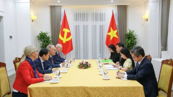Deepening the friendship between the Communist Party of Vietnam and the Hungarian Workers' Party