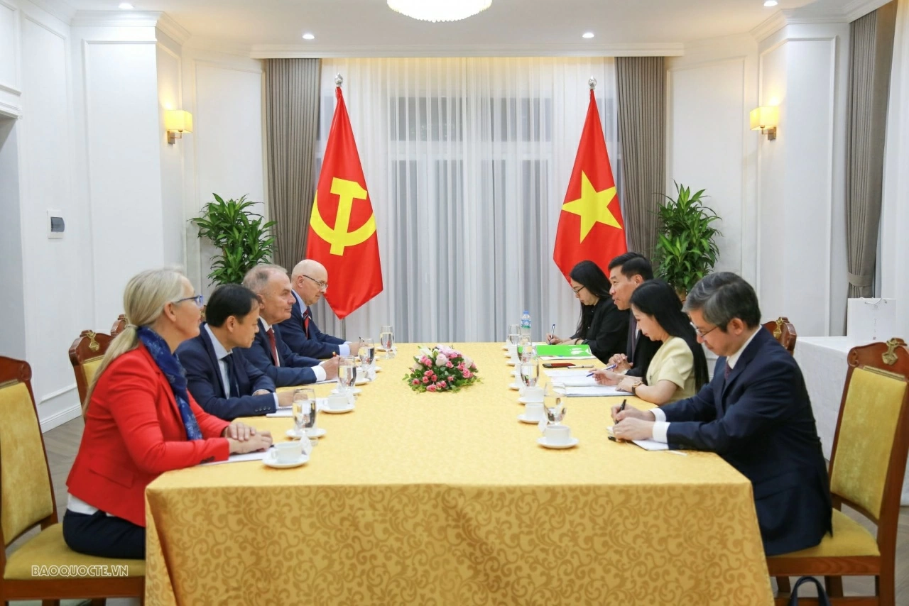 Deepening the friendship between the Communist Party of Vietnam and the Hungarian Workers' Party Deepening the friendship between the Communist Party of Vietnam and the Hungarian Workers' Party
