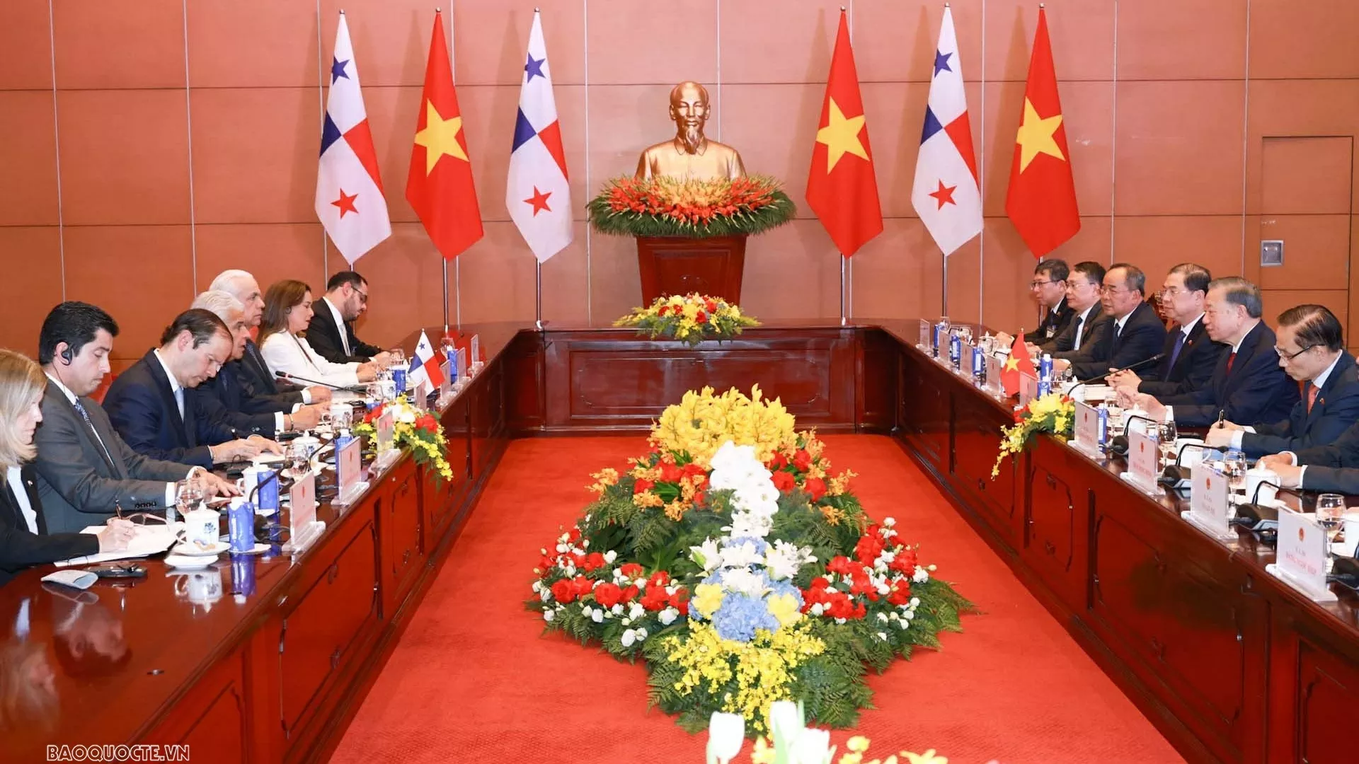 Party General Secretary, President To Lam and Panamanian President hold talks in Hanoi
