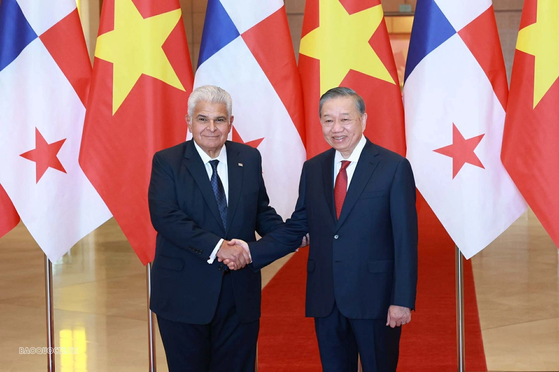 Welcome ceremony held for President of Panama José Raúl Mulino Quintero and his spouse in Hanoi