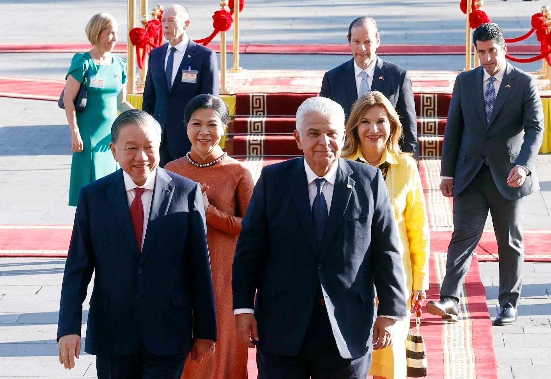 Welcome ceremony held for President of Panama José Raúl Mulino Quintero and his spouse in Hanoi