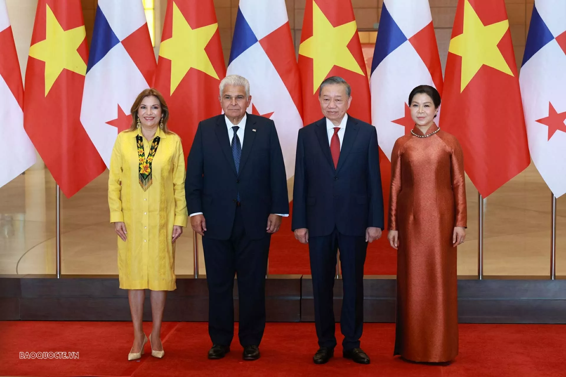 Welcome ceremony held for President of Panama José Raúl Mulino Quintero and his spouse in Hanoi