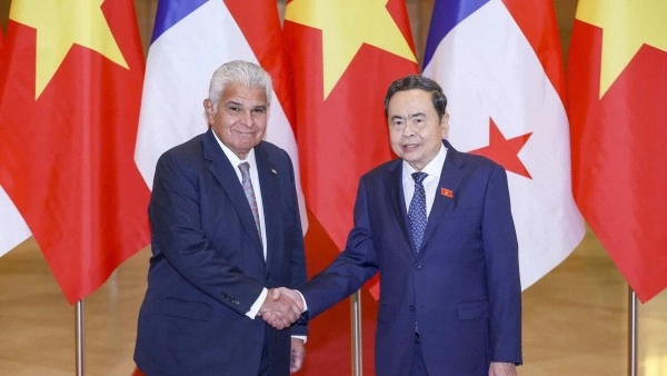 NA President Tran Thanh Man welcomes President of Panama José Raúl Mulino in Hanoi