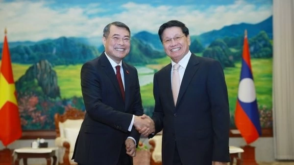 Prime Minister Le Minh Hung meets with top Lao leader in Vientiane