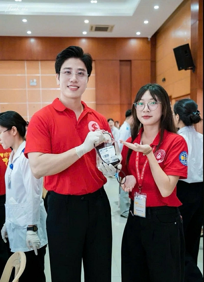 Nguyen Minh Thien Spreads the Humanitarian Message.