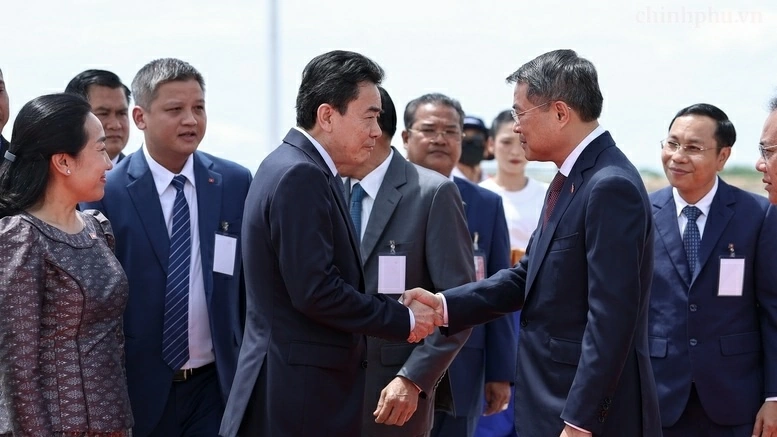 Prime Minister Le Minh Hung arrives in Phnom Penh, starting official visit to Cambodia