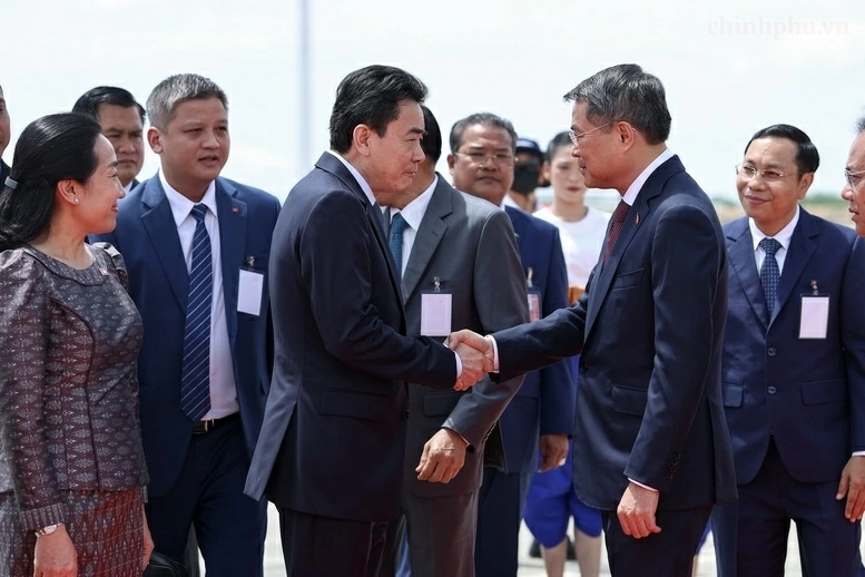 Prime Minister Le Minh Hung arrives in Phnom Penh, starting official visit to Cambodia