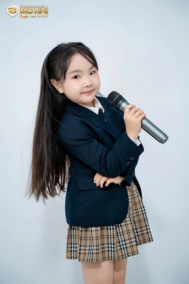 Anna Thien An competed in the second season of the Junior Television MC Search competition.