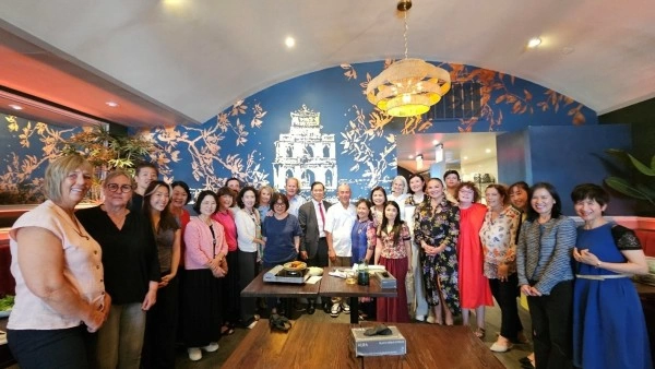 Introducing Vietnamese cuisine to international friends in San Francisco