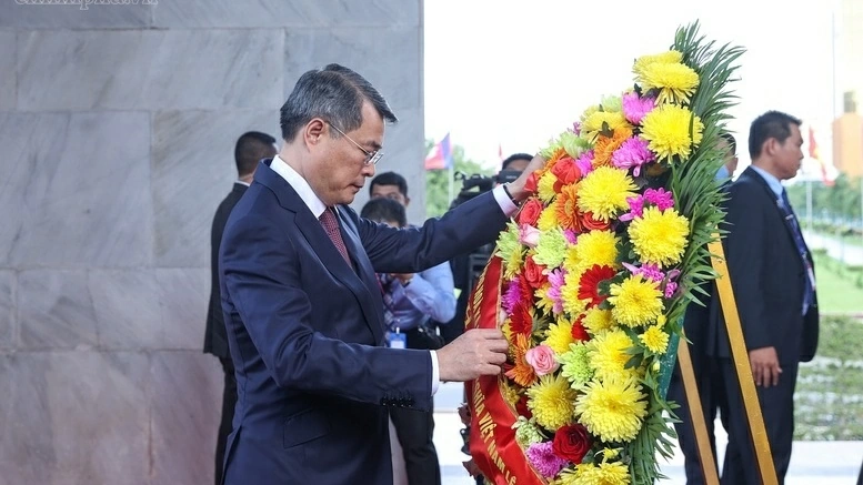 Prime Minister Le Minh Hung pays tribute to King Norodom Sihanouk, lays wreaths at Cambodian monuments
