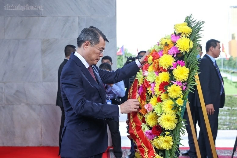 Prime Minister Le Minh Hung pays tribute to King Norodom Sihanouk, lays wreaths at Cambodian monuments Prime Minister Le Minh Hung pays tribute to King Norodom Sihanouk, lays wreaths at Cambodian monuments