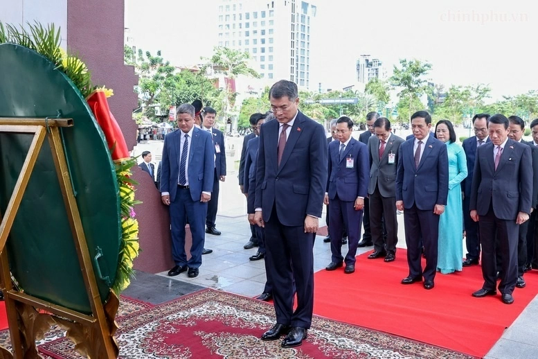 Prime Minister Le Minh Hung pays tribute to King Norodom Sihanouk, lays wreaths at Cambodian monuments Prime Minister Le Minh Hung pays tribute to King Norodom Sihanouk, lays wreaths at Cambodian monuments
