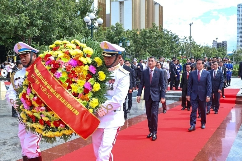 Prime Minister Le Minh Hung pays tribute to King Norodom Sihanouk, lays wreaths at Cambodian monuments Prime Minister Le Minh Hung pays tribute to King Norodom Sihanouk, lays wreaths at Cambodian monuments