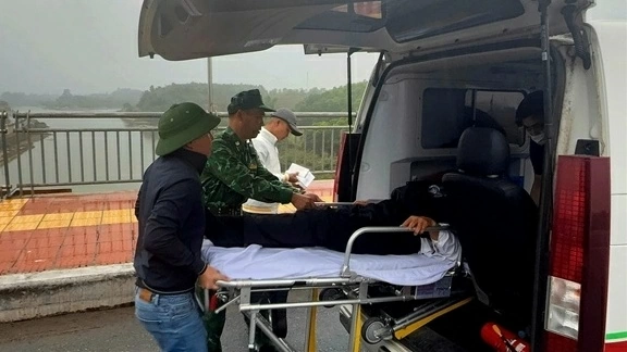 Vietnam, China open “green lane” for ambulance transfer