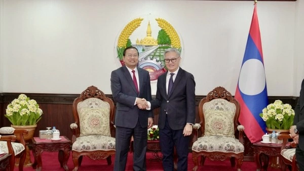 Vietnamese Consul General in Savannakhet congratulates Mr Thongsavanh Phomvihane on election to the Politburo of the Lao People's Revolutionary Party