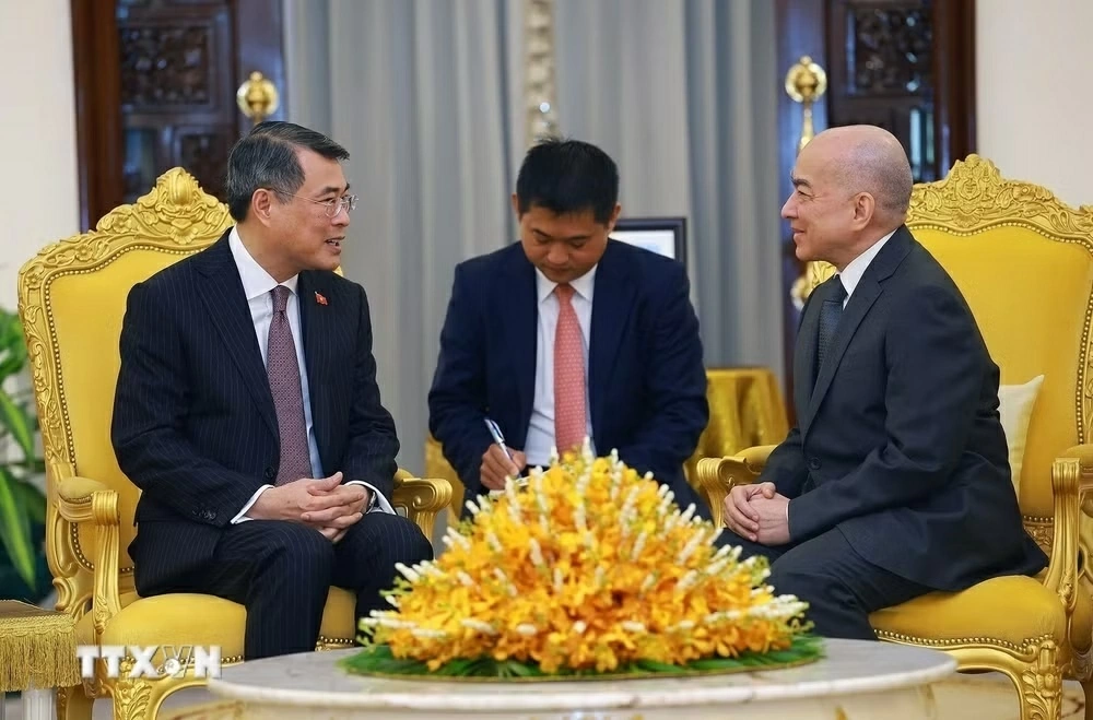 Prime Minister Le Minh Hung pays courtesy visits to Cambodian King, Queen Mother in Phnom Penh Prime Minister Le Minh Hung pays courtesy visits to Cambodian King, Queen Mother in Phnom Penh