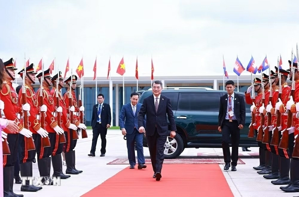Prime Minister Le Minh Hung wraps up official visit to Cambodia